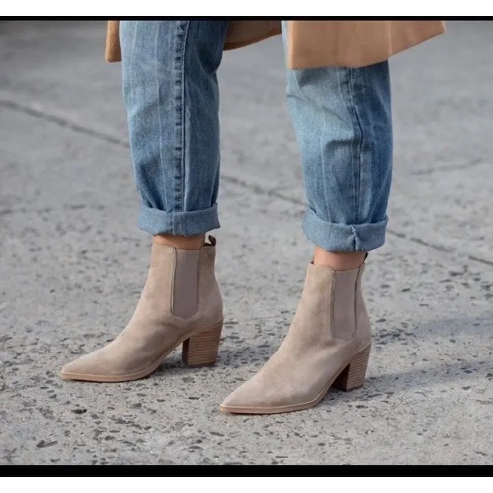 Tony Bianco Suede Chelsea Block Heel Boots Taupe Beige Size 5 pull on
